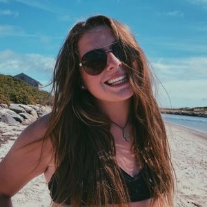 Meet your Posher, Ella